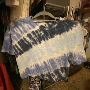 blue tye dye flowy tee